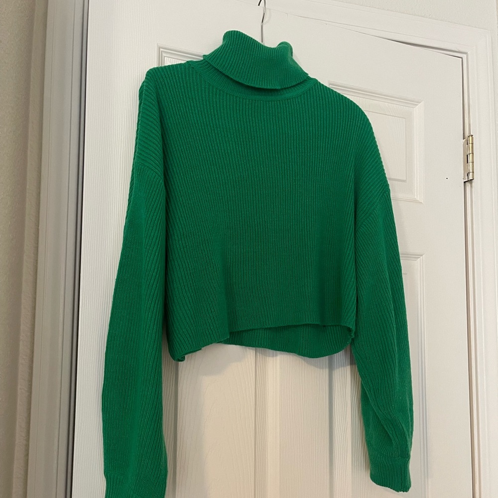 H&M cropped sweater